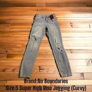 Women’s No Boundaries Super High Rise Jeggings Size 5 Curvy New with Tags !